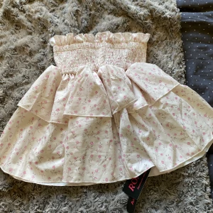 Super stretchig volang kjol - Kan stretchas jättemycket! Förmodligen upp till M ❤️ 