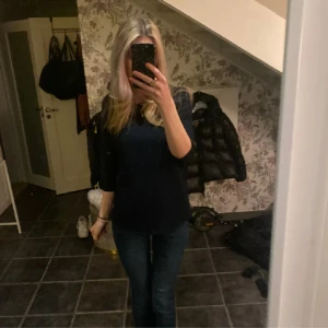 Tre kvarts tröja - *lånad bild* Jätte fin marinblå trekvarts tröja.  Köpt här på plick men den här aldrig kommit till användning. 