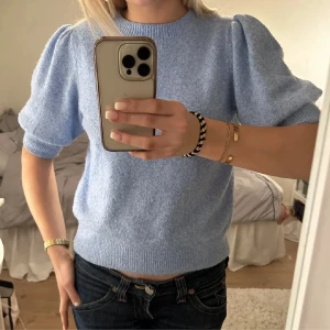 Ljusblå blus  - *lånad bild* Jätte söt ljusblå blus som tyvärr aldrig användts. 