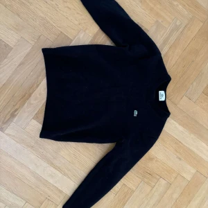 Lacoste sweatshirt - Storlek 158. skick 9/10  Priset kan diskuteras