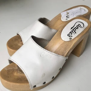 Retro platform klackar - Köpta secondhand men inte använda av mig. Supergulliga!! 