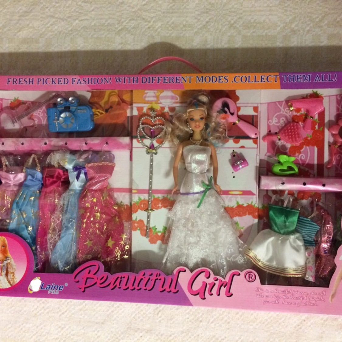 Docka med kläder och Leksaker  - 90