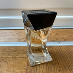 Hypnose Homme - En herr parfym from Lancome, helt oanvänd och doftar mycket gott. Boxen finns tyvärr inte kvar. Ny pris ör 2200kr. Buda gärna och ge nya pris, jag är öppen😁