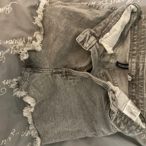 Jeans shorts - Säljer dessa då dem blivit för små för mig och inte används. Har använder dem 2 gånger som jag kommer ihåg😊 tryck gärna köp!