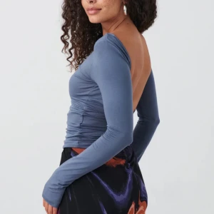 Soft touch ls low back top - Soft touch ls low back top från Gina Tricot. Aldrig använd endast testad💕 Bildet ifrån Gina Tricots hemsida men egna bilder kan fixas💕