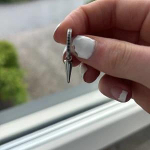 Edblad örhänge - BARA ETT ÖRHÄNGE! Tappade bort det andra och tänkte att det var onödigt att slänga. Köpte för kanske 399kr i Maj