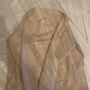 Linneskjorta - Bra skick aldrig andvänt den. Storlek s-m