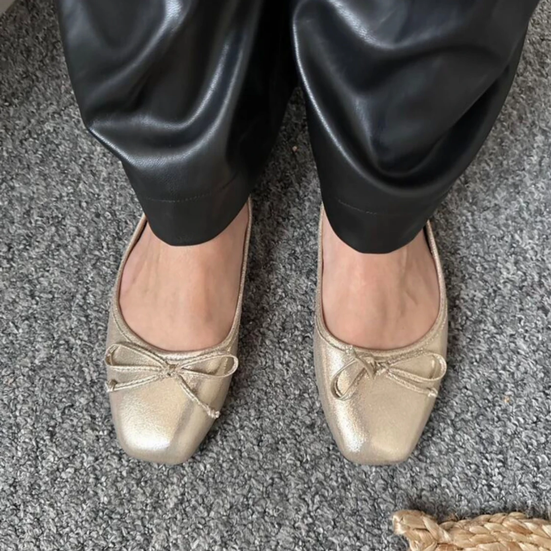 Guldiga ballerinaskor - 90