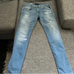 Replay anbass hyperflex  - Ett par i princip oanvända replay anbass i storleken 30/32. Hör av er vid frågor eller funderingar!