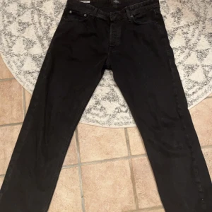 Säljer Jack&Jones jeans - Säljer dessa Jack&Jones jeans för 350kr. Mått = W32 L36, Använda enstaka tillfällen. Skriv gällande frågor.