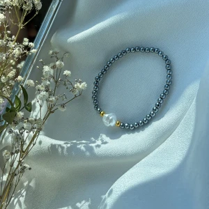 Handgjort armband 🤍 - .