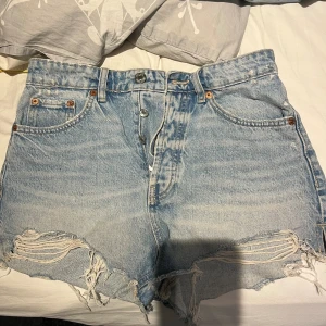 Shorts från Zara - Säljer dessa populära shorts ifrån zara i storlek 38!💕