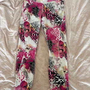 Tights - Säljer dessa tights som köptes enbart av impulsivitet och sen använda en gång och insåg att Näe de passade inte.  Såå jag hoppas någon annan kan få nytta av de istället så de slipper ligga i min garderob bara. 