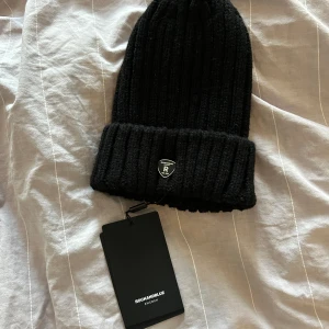 Rockandblue mössa💕 - Säljer denna svarta rockandblue mössa som aldrig har använts💕