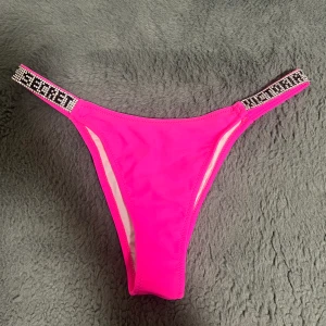 Bikinitrosor - Aldrig använda, skulle säga att dom sitter som s/m då dom är väldigt små i storleken