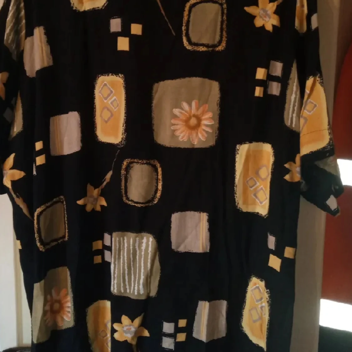 Det kjol och blus mönstrad. Stl XL. - 90