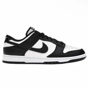 Nike dunk ” pandas” black and white  - Säljer mina Nike dunk low panda i storlek 41. Pris kan diskuteras. Köpte de som nya på plick men har inte kommit till användning. Har använt de cirka 3 gånger :)