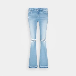 American Eagle jeans - Säljer dessa lågmidjade, flared jeansen(nypris 1200). Jeansen är i jättebra skick, den enda ”defekten” är att jag klippt av en bit längst ner då de var för långa. Men de gör inget då de ska se slitna ut! De är stretchiga/stora i storleken! L = Long