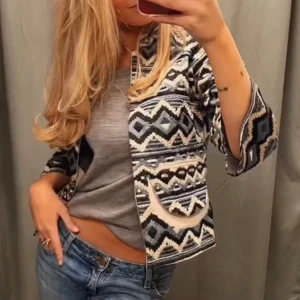 Snygg jacka  - Så najs jacka/kavaj med trekvartsärm från DAY💖