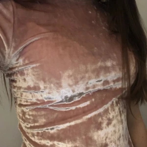 Rosa tröja - Fin rosa tröja. Kontakta Järna vid frågor☺️☺️🩷🩷🩷