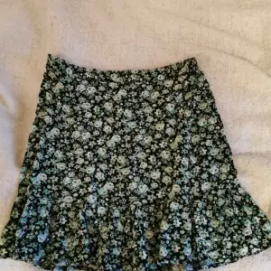 Kort kjol från lindex i storlek 170 (barnstorlek)