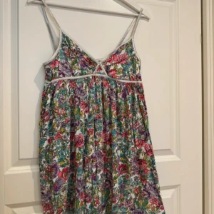 Klänning  - Kort sommarklänning, ok skick