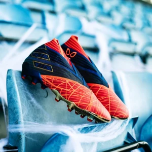 adidas Nemeziz 19+ FG/AG Marvel LIMITED EDITION - Adidas nemeziz storlek 43 1/3 adidas Nemeziz 19+ FG/AG Marvel Inget som är trasigt eller fel på dom använda cirka 10 gånger  LIMITED EDITON MARVEL