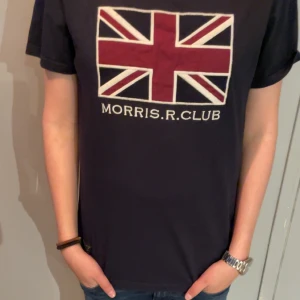 Morris tröja  - Snygg Morris t-shirt. Bra skick 9/10. Kontakta för frågor pris kan diskuteras.