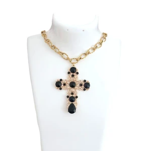 Kors halsband  - 40cm + 10cm förlängning   själva korset är ca 6-7cm långt