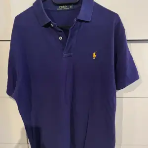 Extremt snygg Ralph Lauren piké i mycket bra skick🍾🍾skriv om du är intresserad priset diskuteras vid snabb affär 🍾🍾