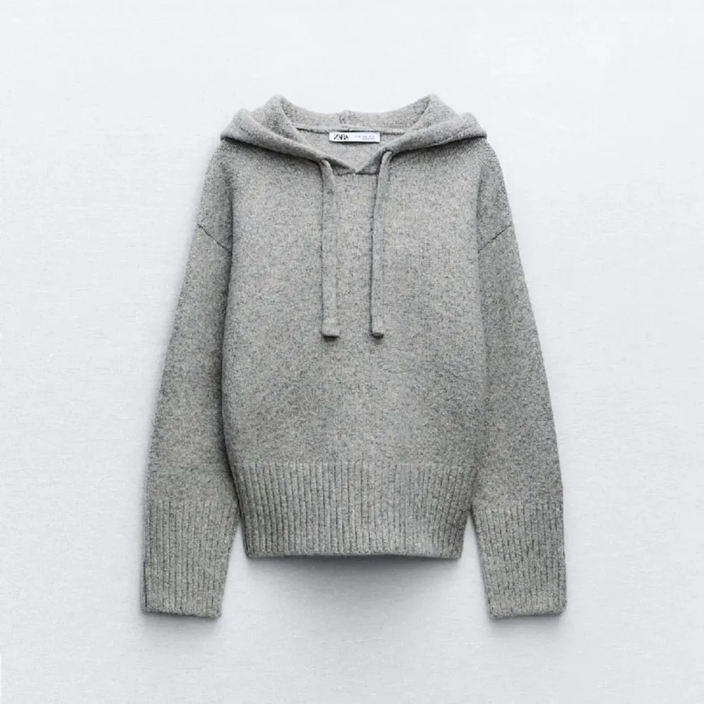 Säljer denna virala hoodie som inte går att få tag på för 500kr. Den har kommit till användning 2-5ggr och är fortfarande lika ny som början. Hör av er för fler frågor eller om ni är intresserade!💞. Hoodies.