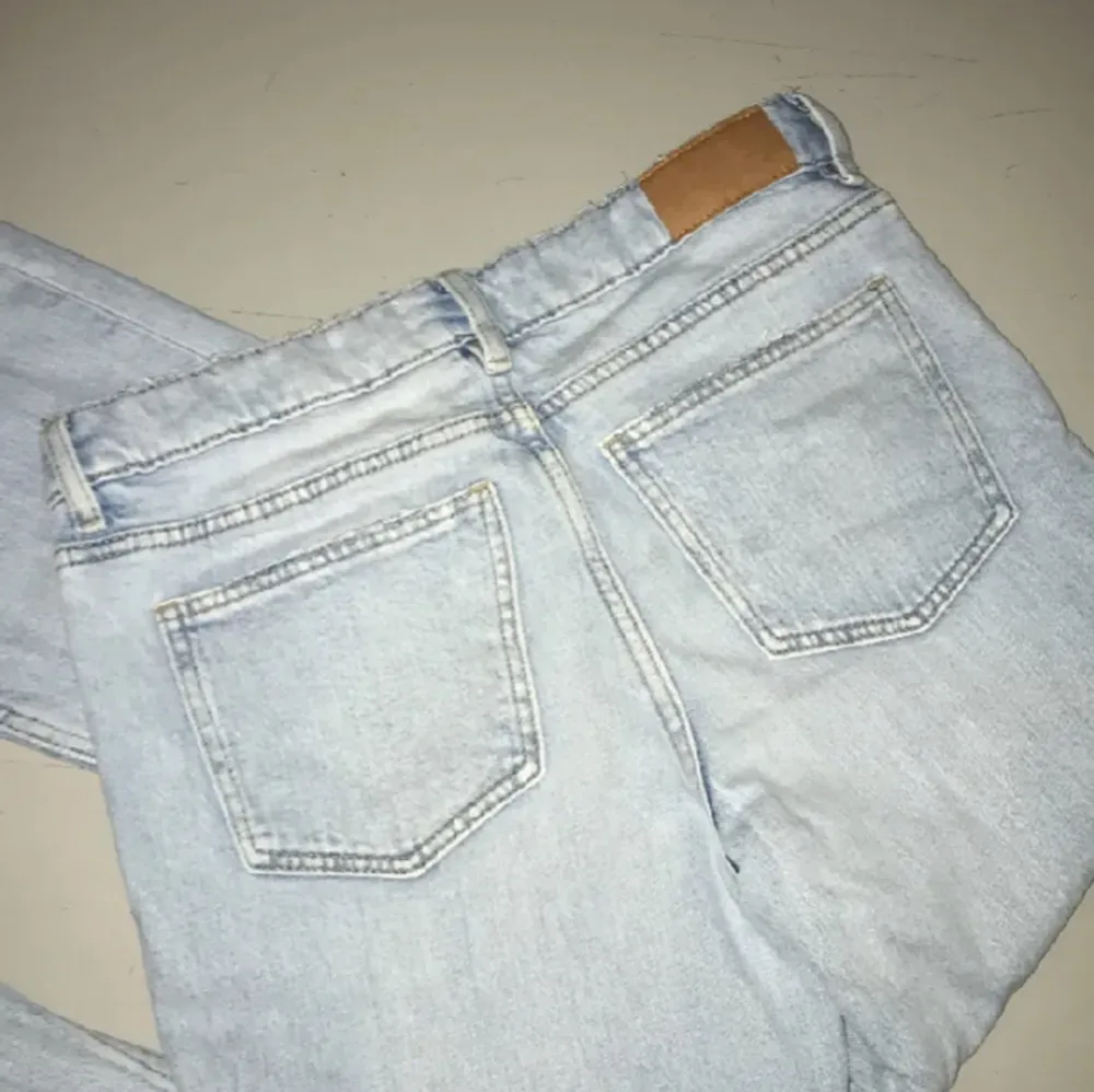 Säljer ett par fina jeans från Gina Young som kommer inte till användning💖✨✨. Jeans & Byxor.