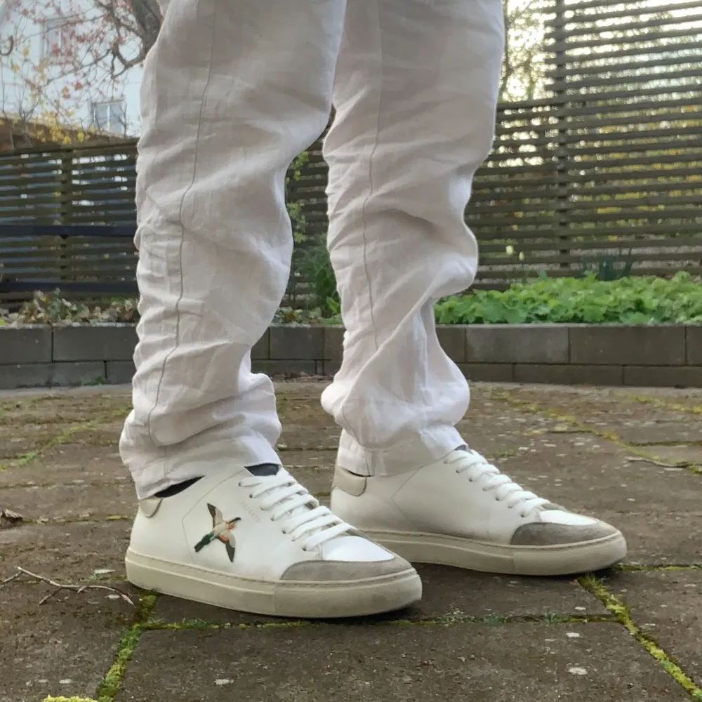 Axel Arigato Clean 90 B Bird Sneaker! Perfekta skor till sommaren, Skick: 8/10, liten fläck på baksidan. Storlek: 40 men passar också 41  Nypris: 2500kr . Skor.