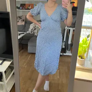 Rutig blå klänning använd en gång