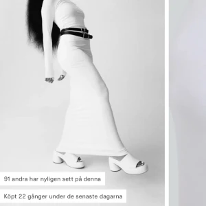Maxi kjol - Jätte lång kjol från bikbok. Köpte den och tog av lappen så kan ej lämna tillbaka. Aldrig använd eftersom det ej har blivit varmt en så den är helt ny. Den är för lång för mig.💕köpte för 299kr