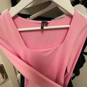 Rosa veromoda coquette topp - Köpt på vinted, knappt använd passar M