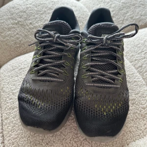Nike women's lunarglide - löparskor - Löparskor från Nike, sparsamt använda. Nypris 1599 kr, köpta början av 2023, kvitto finns inte tyvärr. 