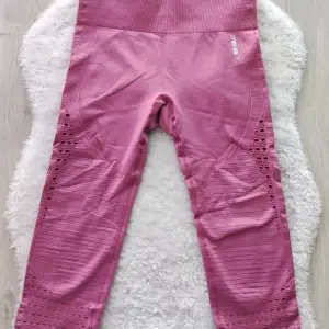 Vital seamless gymshark-tights.  Rosa och knälång.  Fick i present men rosa är inte min färg.