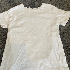 Vit T-shirt - Bra skick! 🤍 vanlig vit T-shirt XS