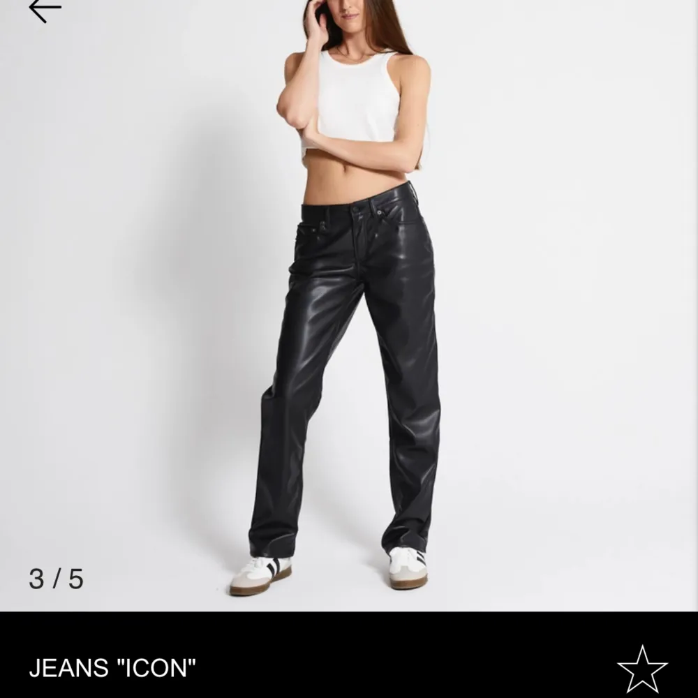 Säljer dessa superfina läder byxor från lager 157 då de är lite för korta för mig💕Modellen är ”ICON” och de är helt oanvända💕 Orginalpris är 400 men säljer de för 220 kr 🥰. Jeans & Byxor.