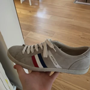 Monclear skor strl 44 - Monclear sneakers i str 44  Cond 8.5/10