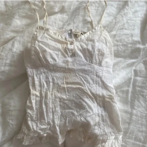 Linne - Nästa onavänt linne, fint skick inga hål,