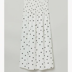 Söker  - Söker den här klänningen ifrån hm hör gärna av dig om du kan tänka dig att sälja en❤️❤️