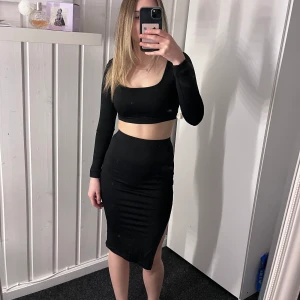 Shein set - Detta set är ifrån shein och kommer inte till någon användning för mig, bra skick. Nypris: 169kr