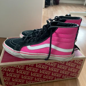 Vans - Höga vans skor i fräscht skick. 