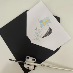 Handmålat kort med kuvert  - Förbered dig för student dagen med unikt handmålat kort och Säg GRATTIS till studenten. Skriv ett par väl utvalda ord som studenten kan kolla tillbaka på i framtiden och minnas ....  Om du vill ha sådant kort eller något annat motiv bara kontakta mig