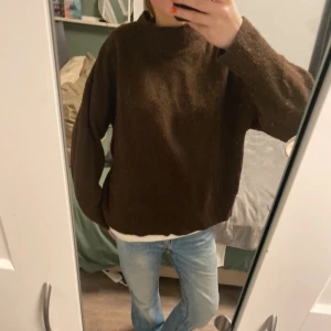 Brun stickad - Söt stickad tröja med najs polo