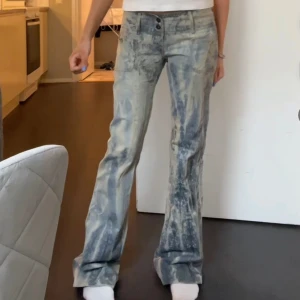 Lågmidjade jeans!! - Så snygga lågmidjade jeans!! Midjemått 36 cm och innerbenslängd 86 cm