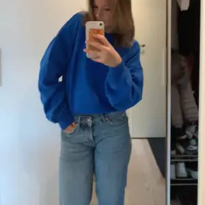 Blå sweatshirt från Bikbok i strl S. Använd fåtal gånger och inga defekter 💞💞