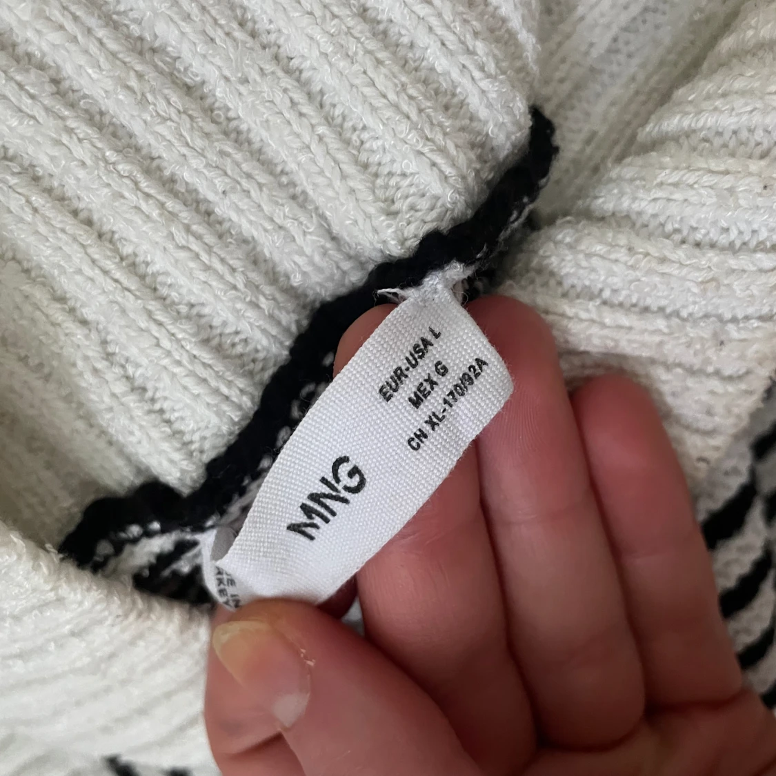 Randig oversized/lång stickad tröja  - 92